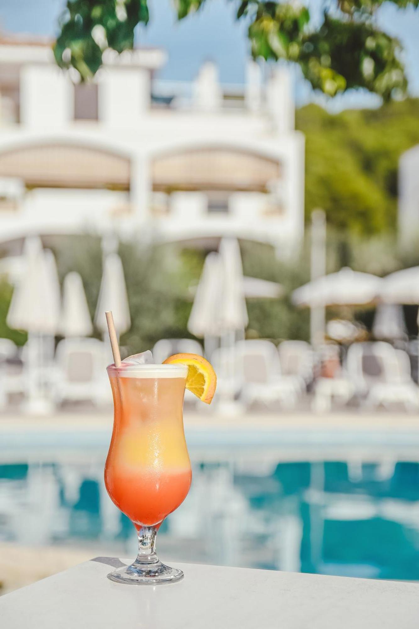 Hotel Lliteras Cala Ratjada  Exteriör bild
